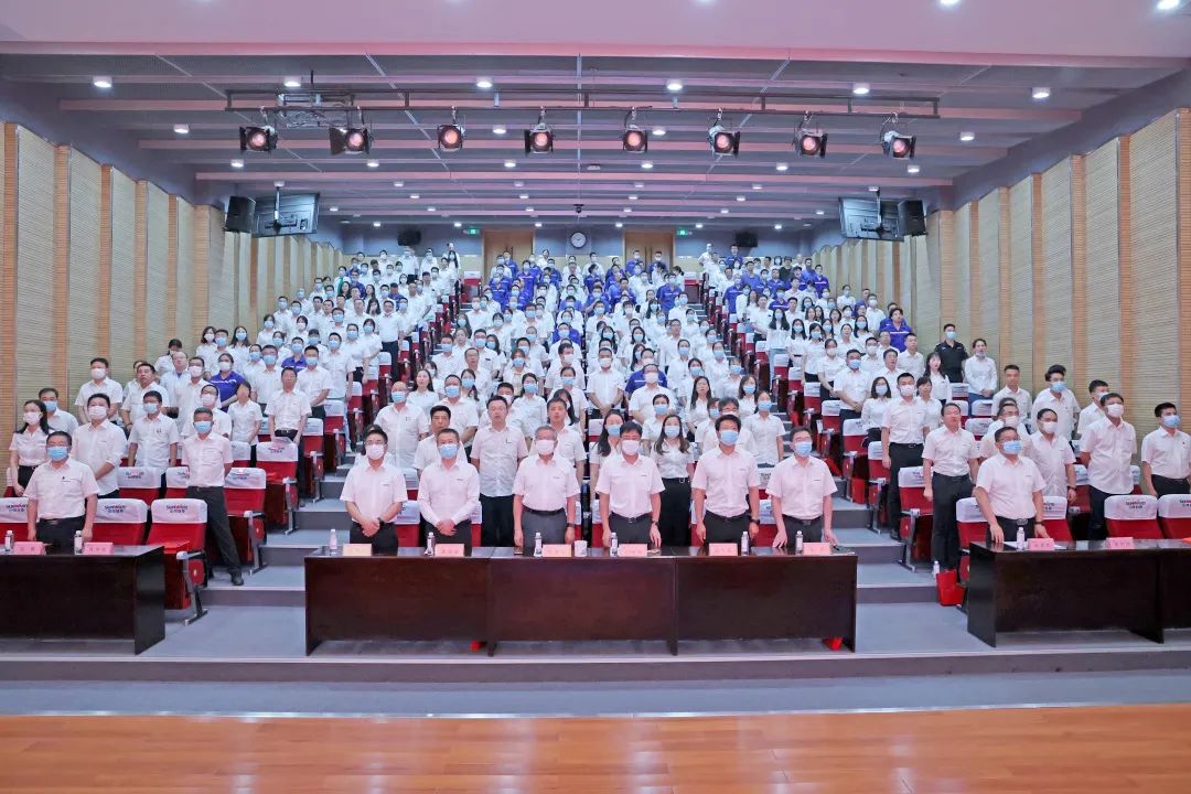 為建功建企建家一體化貢獻更大力量！山河智能第五屆五次“雙代會(huì )”成功召開(kāi)