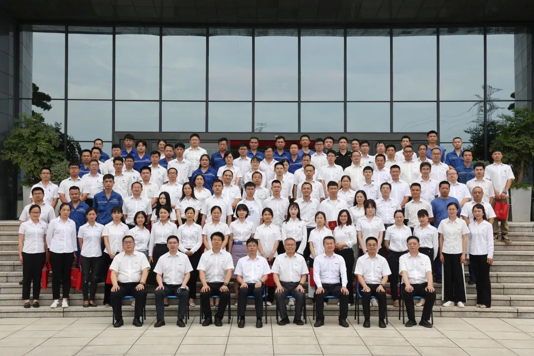 為建功建企建家一體化貢獻更大力量！山河智能第五屆五次“雙代會(huì )”成功召開(kāi)
