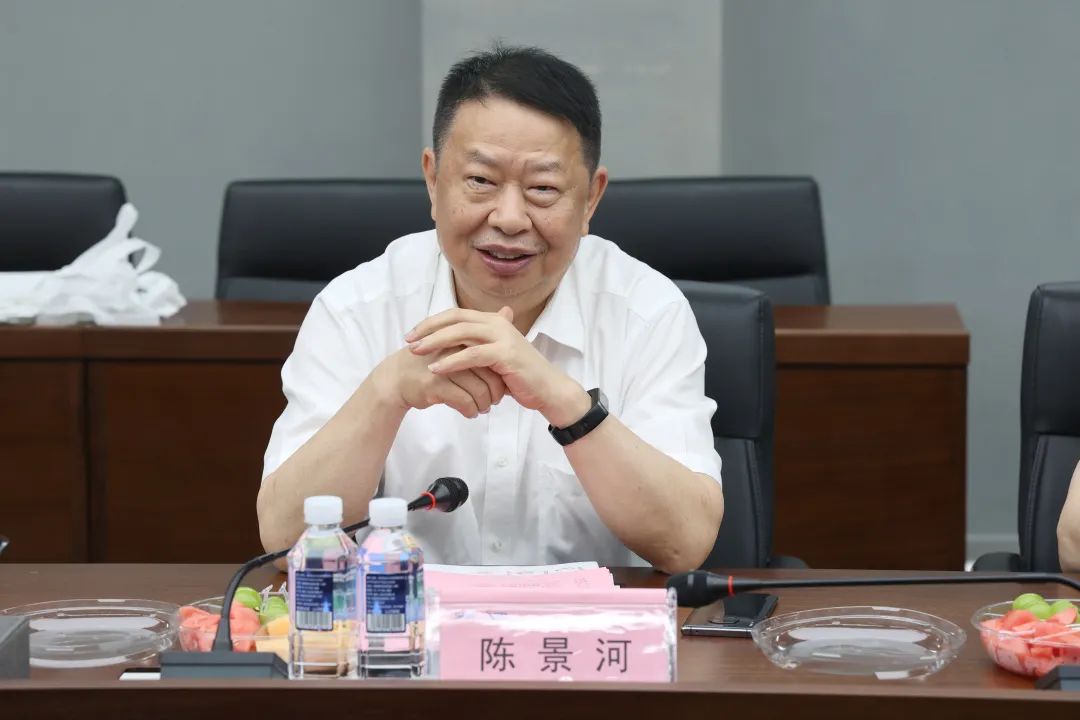 紫金礦業(yè)集團黨委書(shū)記、董事長(cháng)陳景河蒞臨山河智能考察交流
