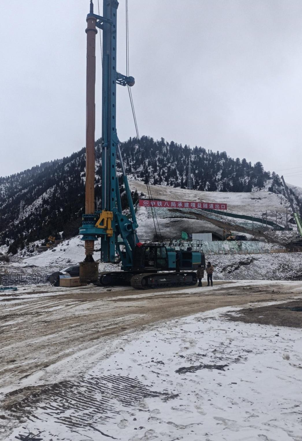 決戰“世界之巔”！山河智能旋挖鉆機實(shí)力助建川藏鐵路