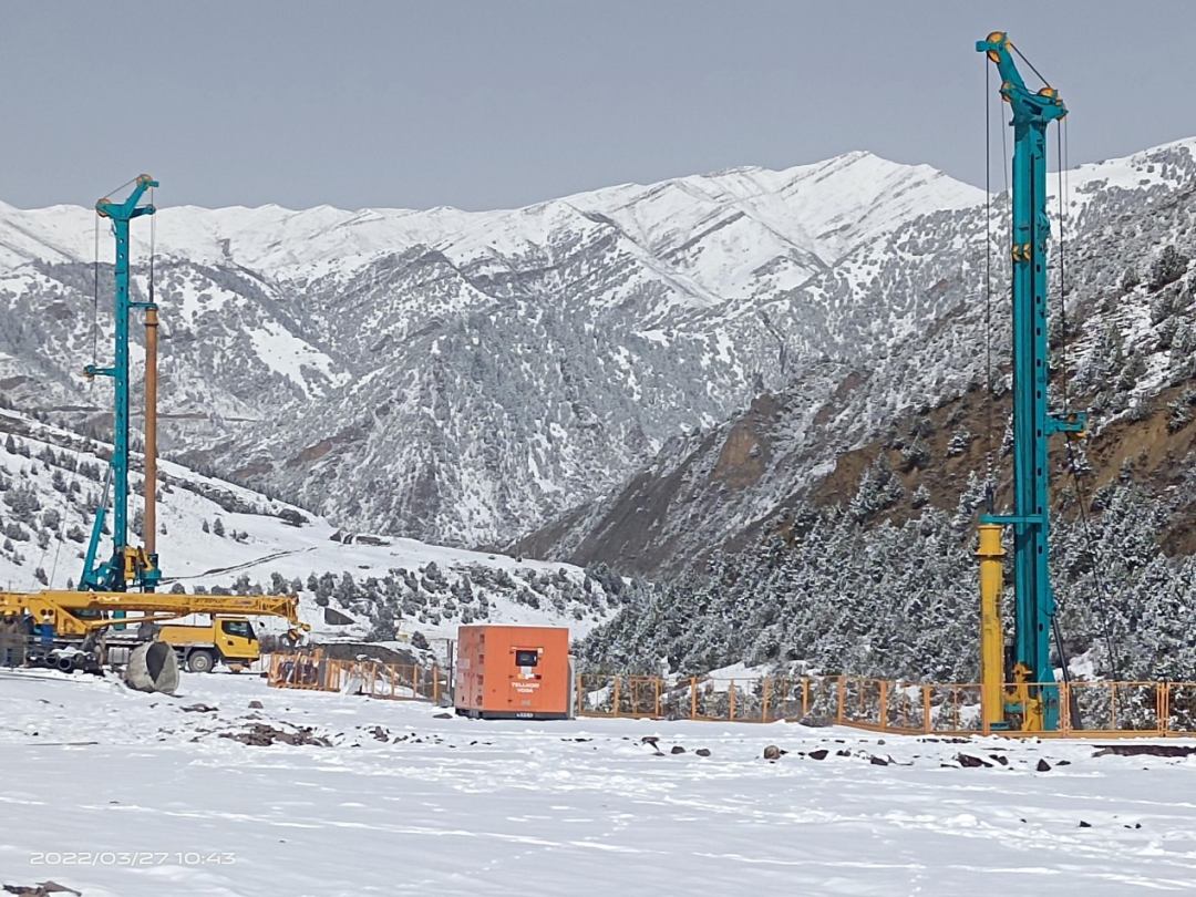 決戰“世界之巔”！山河智能旋挖鉆機實(shí)力助建川藏鐵路