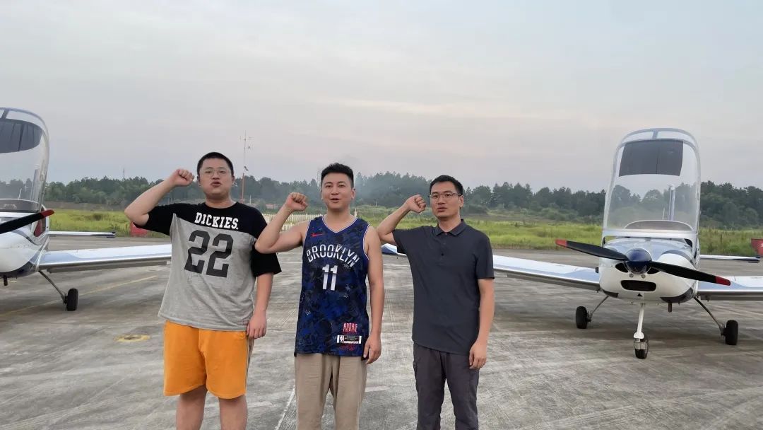 沖上云霄！湖南山河通航學(xué)員成功單飛