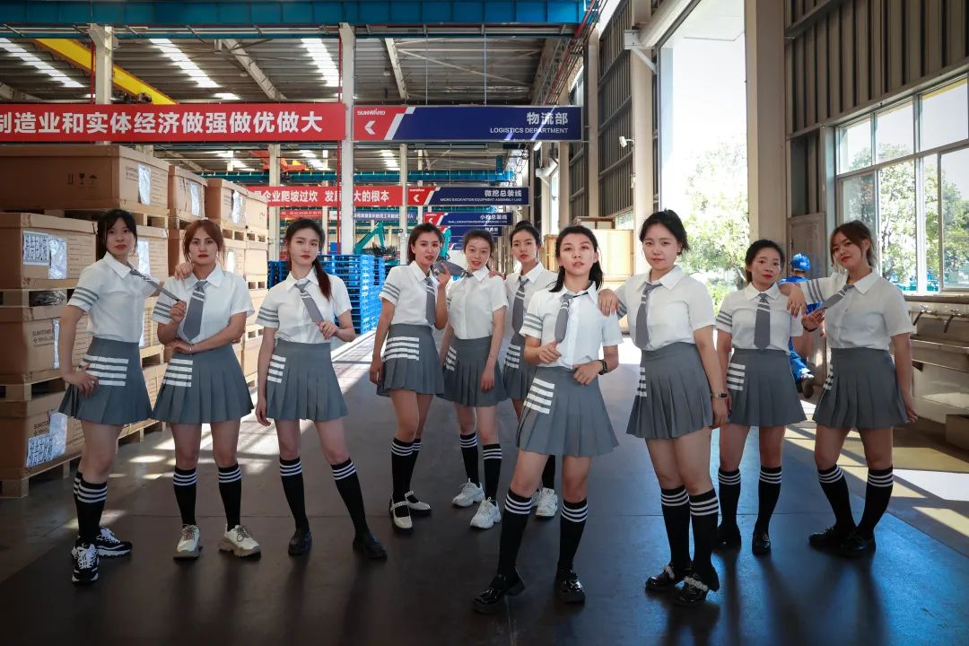 又酷又辣又炫！山河智能第二屆挖機寶貝來(lái)了