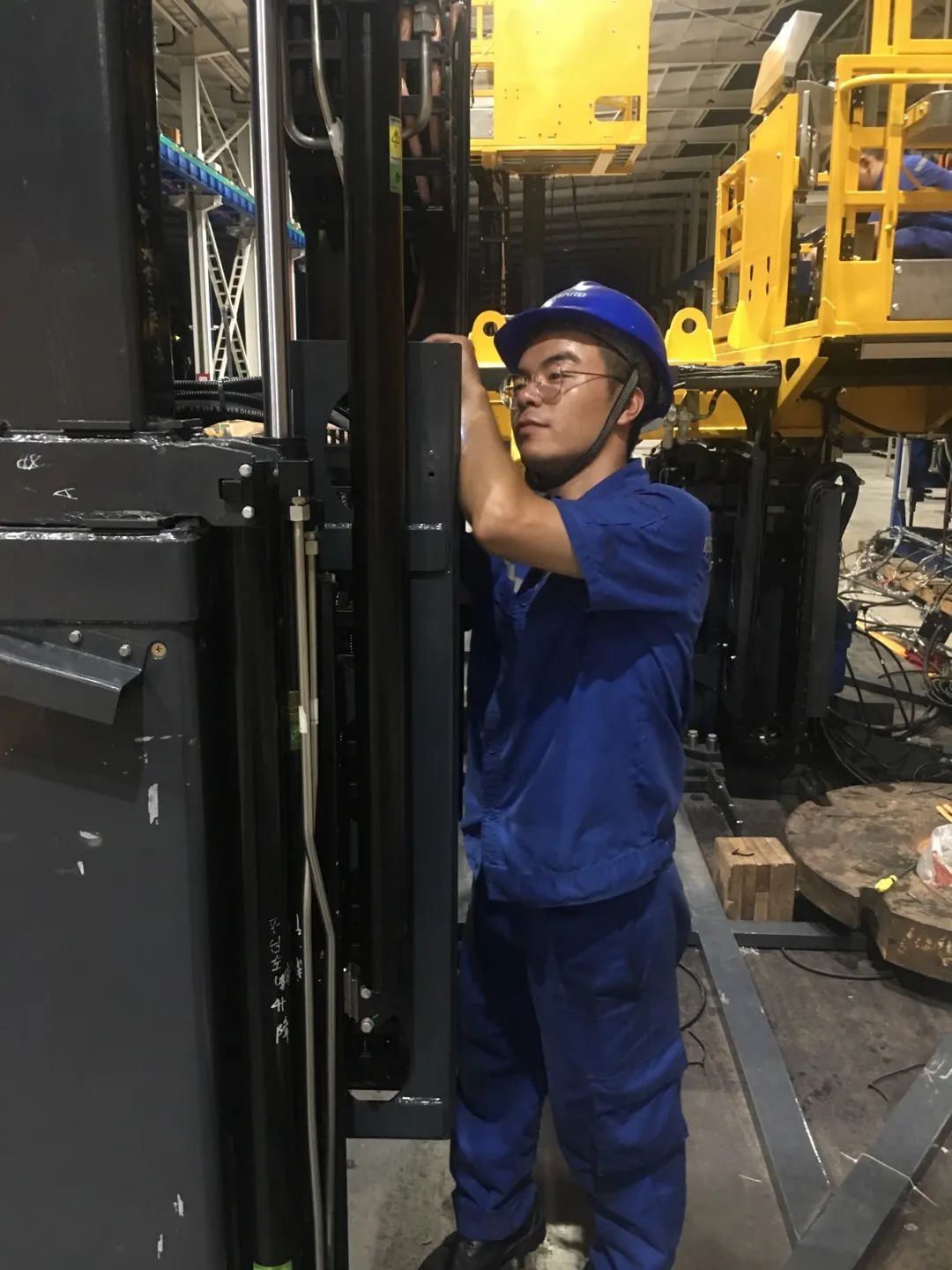 為鐵路運輸保駕護航！山河智能自主研制首套三平臺作業(yè)裝置成功交付