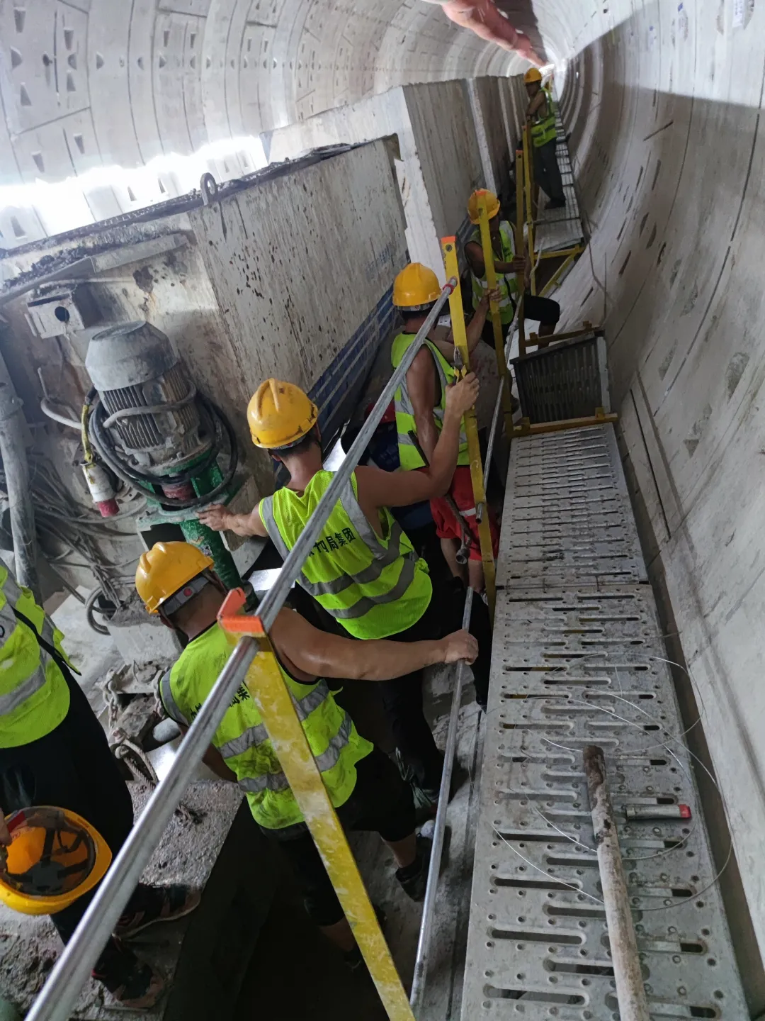 持續助建美麗大灣區！中鐵山河盾構機成功貫穿深圳地鐵3號線(xiàn)低碳站～坪西站右線(xiàn)
