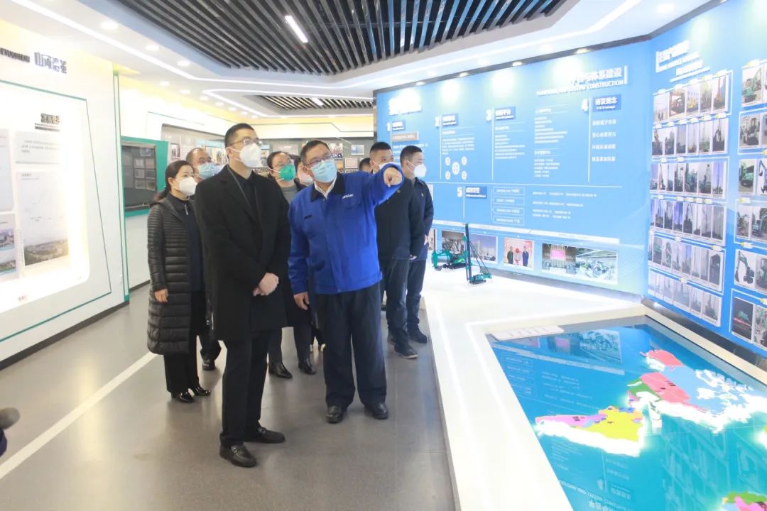 五糧液集團工會(huì )主席郭敘雷帶隊赴山河智能考察交流