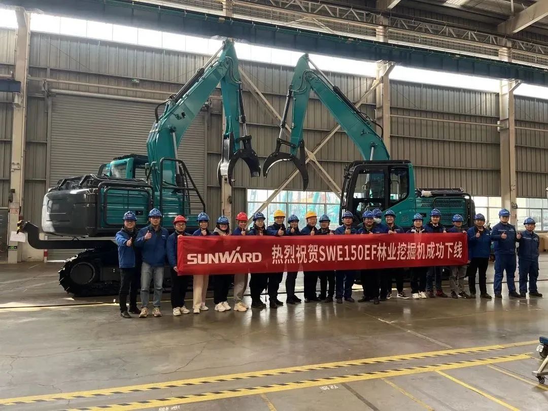 翻山越嶺，稱(chēng)霸“武林”！山河智能首款中型林業(yè)挖掘機成功下線(xiàn)