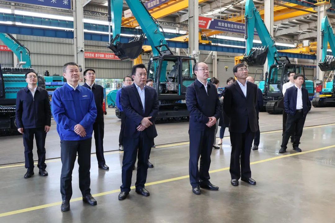 人社部黨組成員、副部長(cháng)俞家棟考察調研山河智能