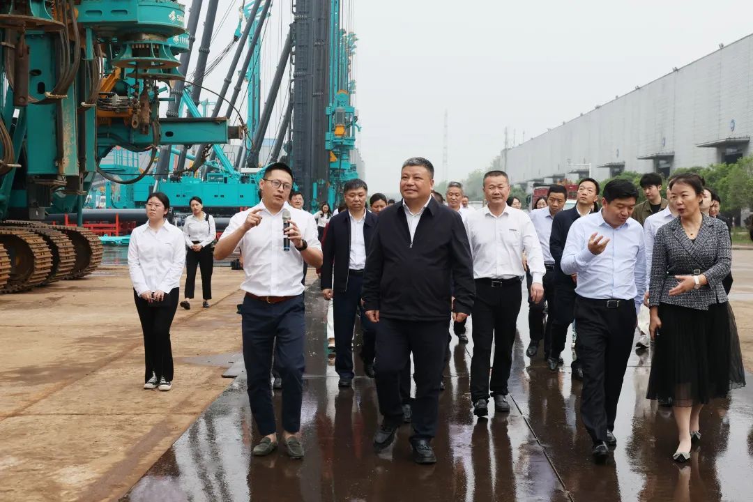 長(cháng)沙市政協(xié)主席陳剛調研山河智能