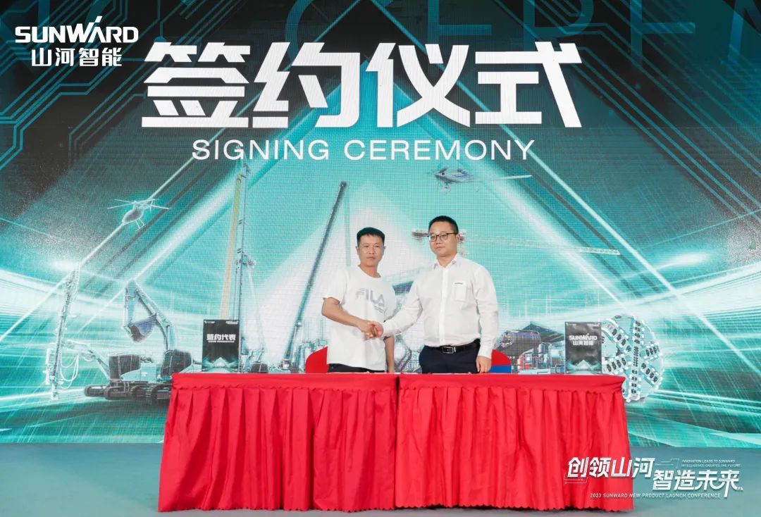 聚焦電動(dòng)化、智能化！山河智能全系列高空機械產(chǎn)品亮相長(cháng)沙展