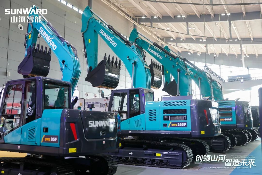 精品出擊、互動(dòng)不斷！山河智能F系列挖掘機閃耀長(cháng)沙展