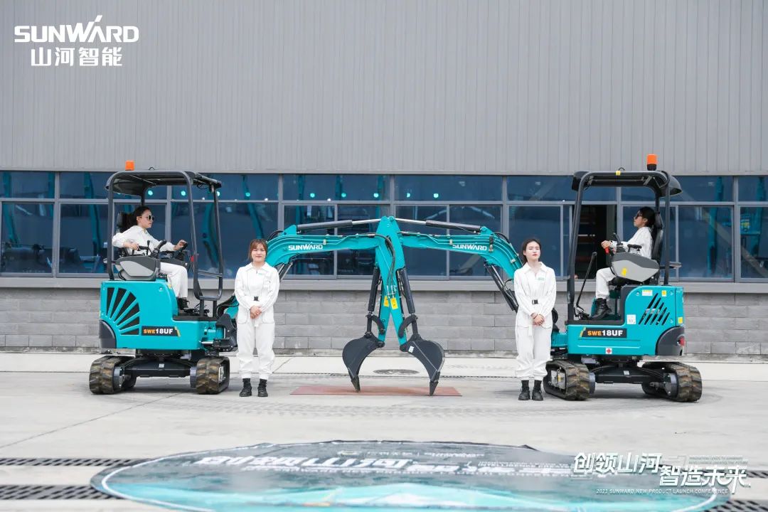 精品出擊、互動(dòng)不斷！山河智能F系列挖掘機閃耀長(cháng)沙展