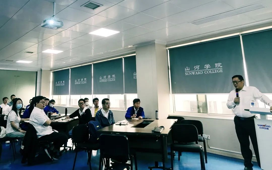 勞動(dòng)光榮，創(chuàng  )造偉大！記錄那些平凡且偉大的勞動(dòng)瞬間