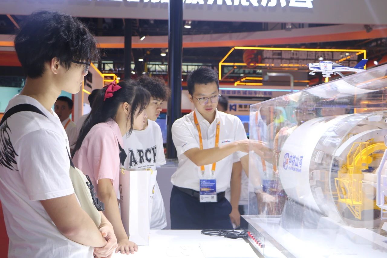中鐵山河亮相首屆廣州大灣區國際軌道交通產(chǎn)業(yè)發(fā)展論壇暨展覽會(huì )