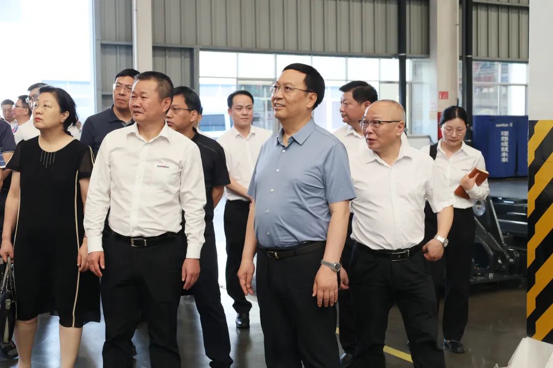 中宣部社科領(lǐng)域專(zhuān)家學(xué)者到山河智能調研高質(zhì)量發(fā)展