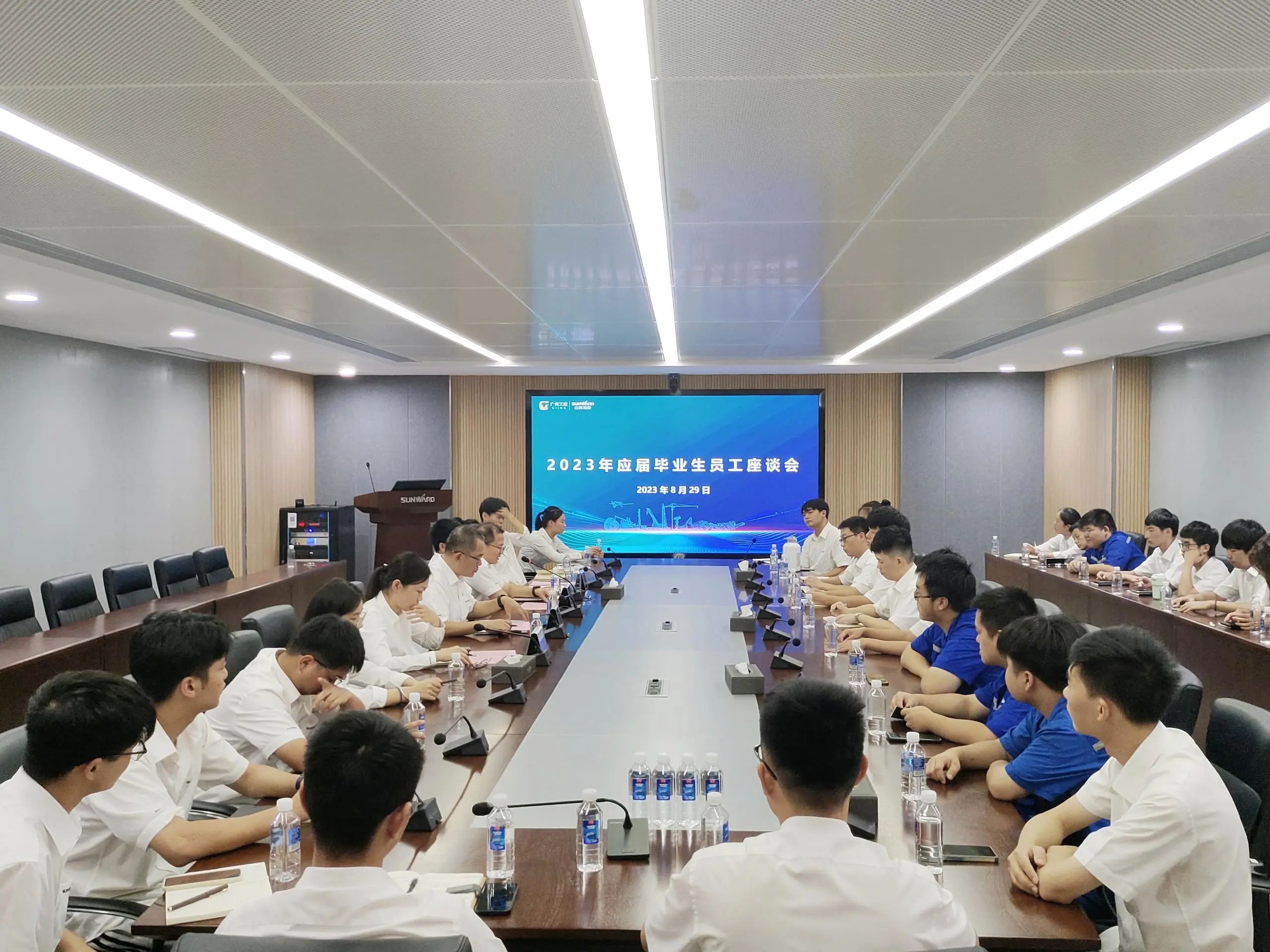 暢談心聲，共話(huà)未來(lái)！這場(chǎng)應屆畢業(yè)生員工座談會(huì )，很暖，很貼心！