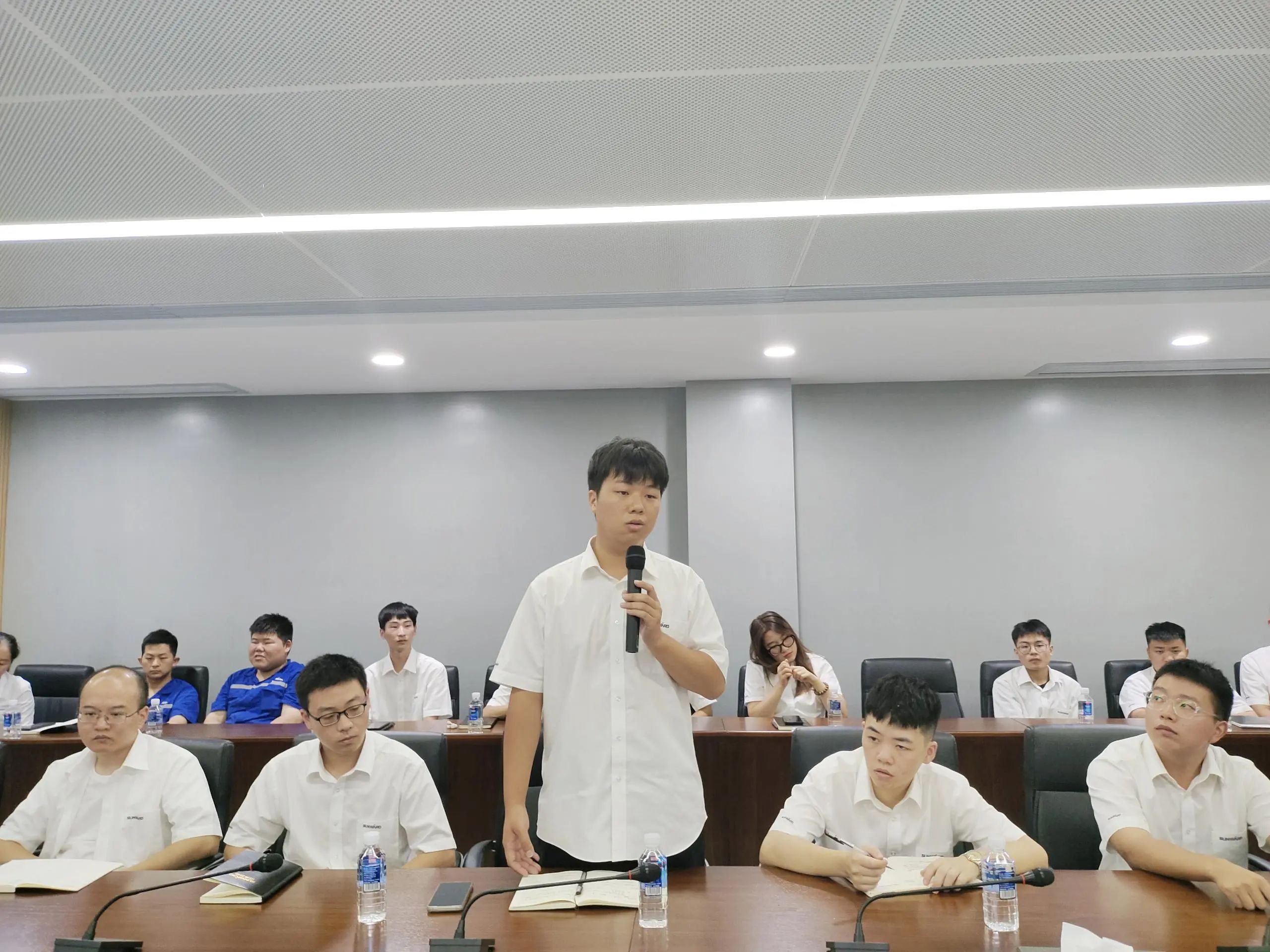 暢談心聲，共話(huà)未來(lái)！這場(chǎng)應屆畢業(yè)生員工座談會(huì )，很暖，很貼心！