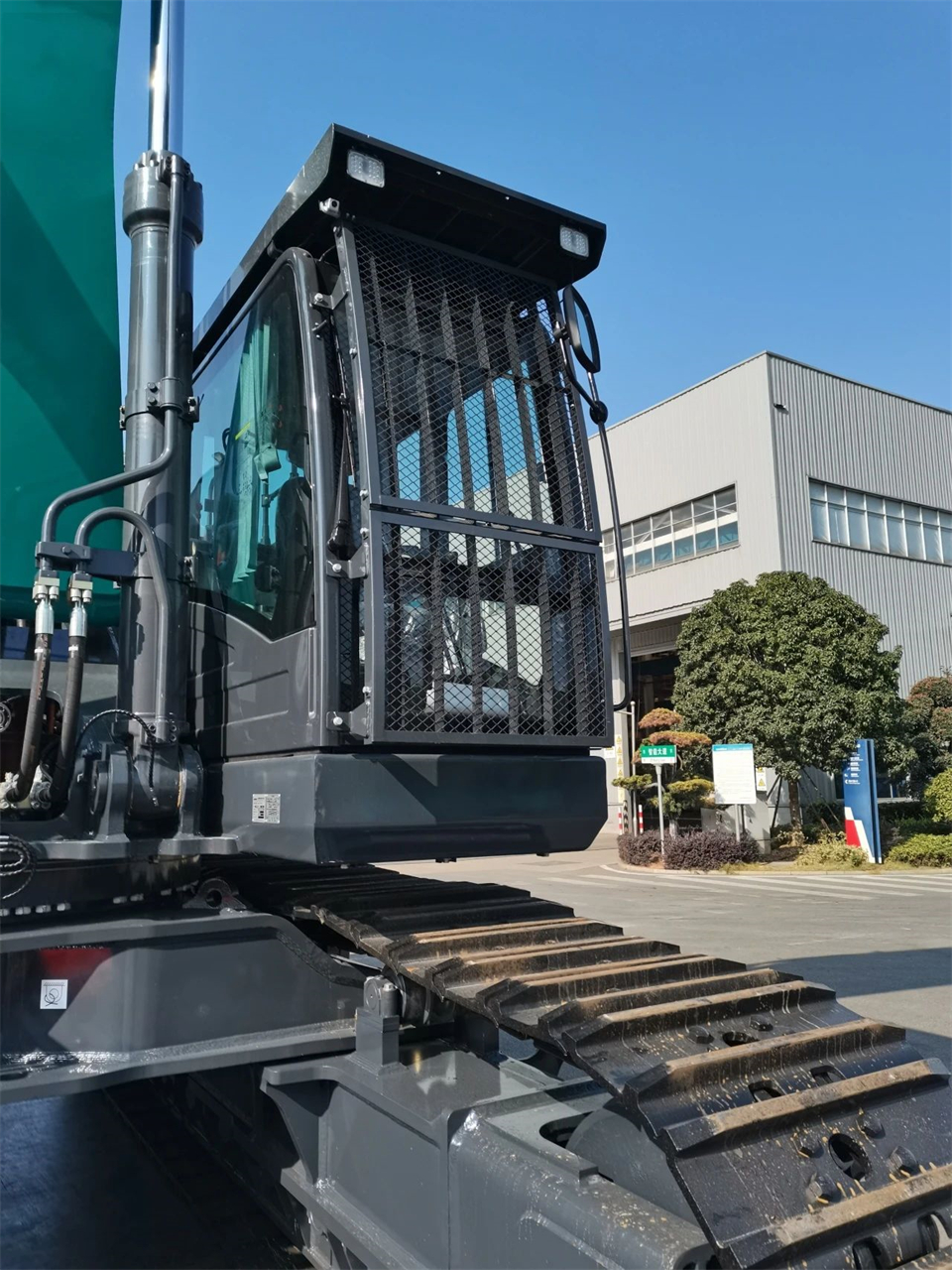 定制開(kāi)發(fā)、功能更強！山河智能SWE750ELR加長(cháng)臂液壓挖掘機下線(xiàn)交付