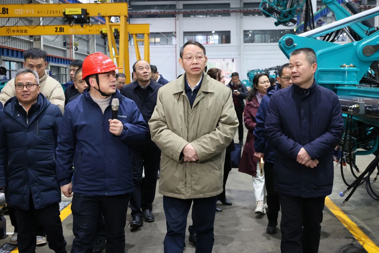 文樹(shù)勛帶隊走訪(fǎng)調研山河智能