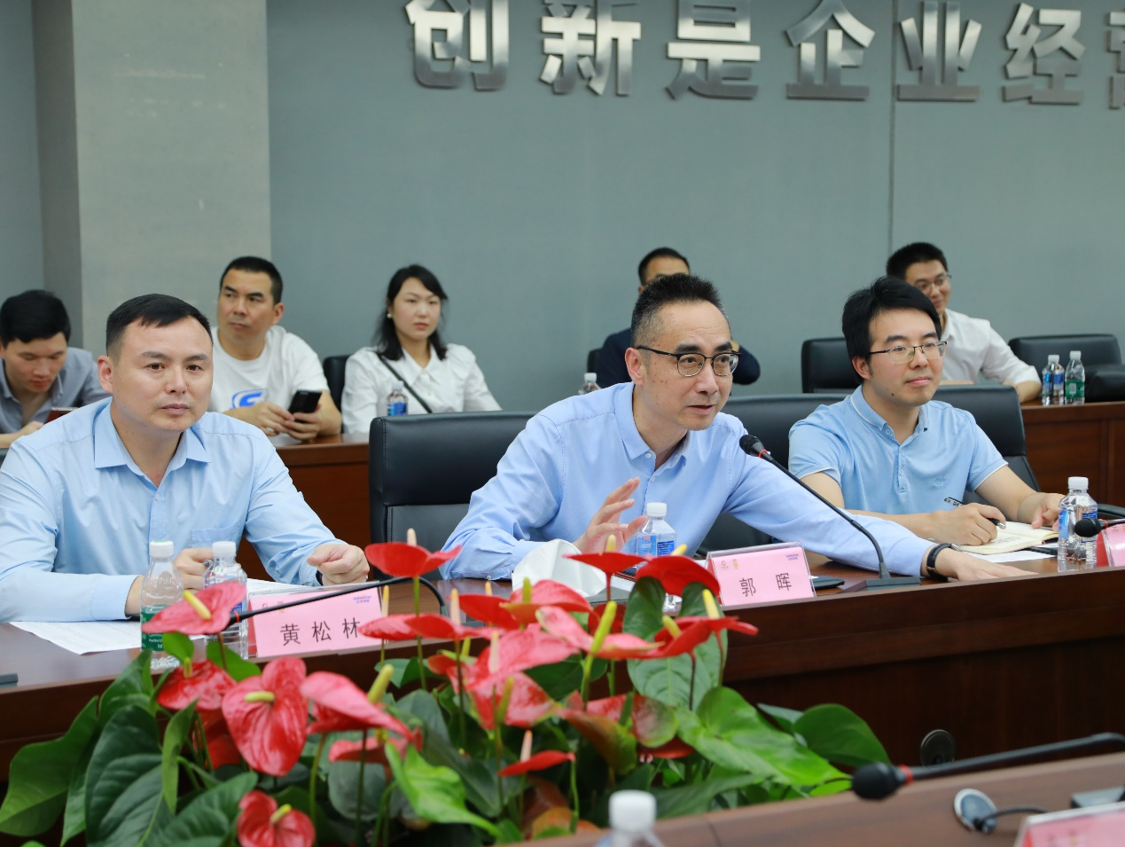 湘潭市工信局帶隊蒞臨山河智能開(kāi)展智能制造現場(chǎng)觀(guān)摩交流活動(dòng)