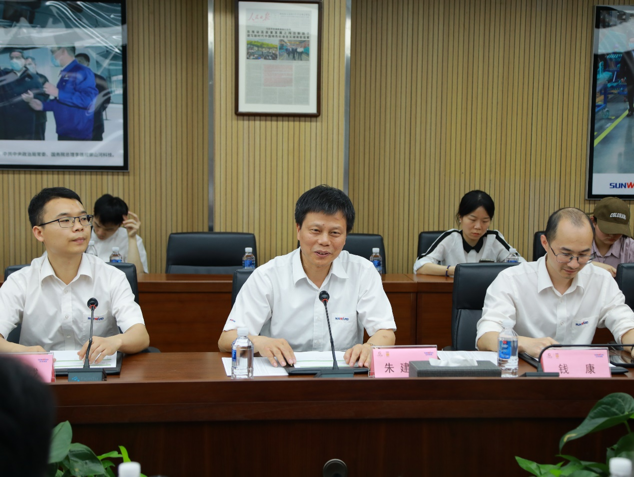 湘潭市工信局帶隊蒞臨山河智能開(kāi)展智能制造現場(chǎng)觀(guān)摩交流活動(dòng)