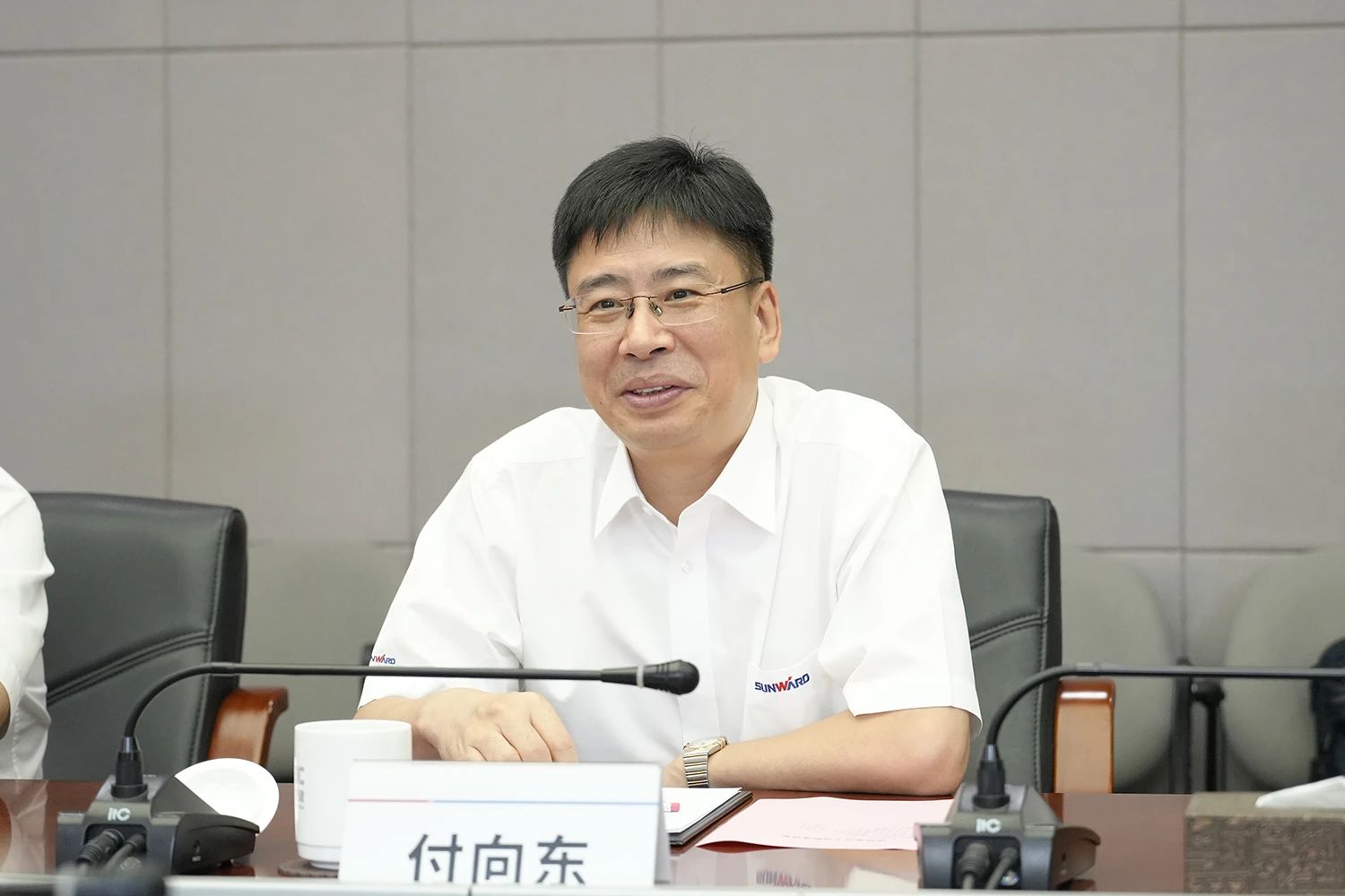 付向東一行走進(jìn)易普力股份有限公司共話(huà)合作新篇章