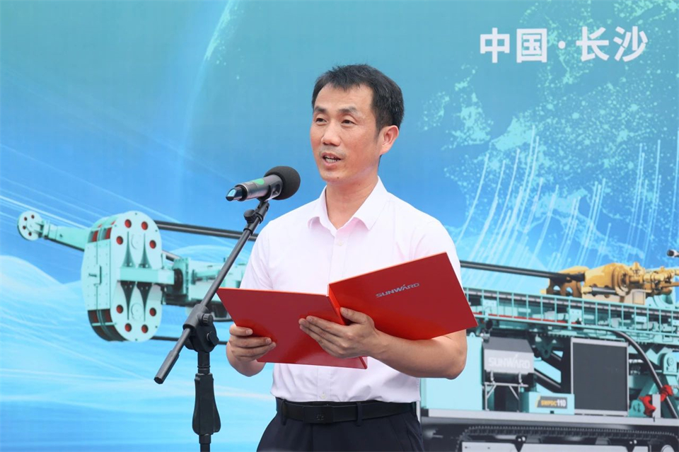 引領(lǐng)綠色科技新篇章！山河智能新能源鉆機成功交付