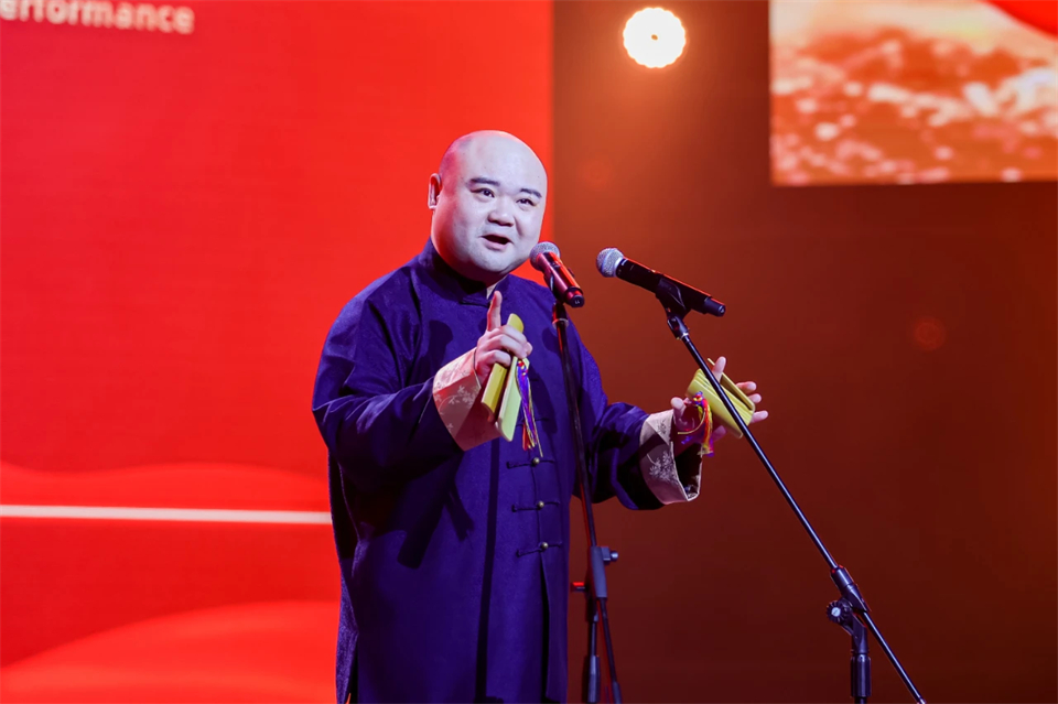 創(chuàng  )新引領(lǐng)價(jià)值 理想成就未來(lái)——慶祝山河智能成立25周年表彰大會(huì )暨文藝晚會(huì )隆重舉行