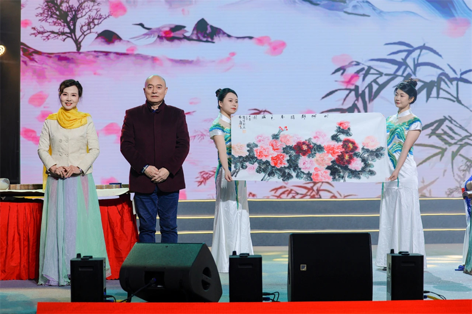 創(chuàng  )新引領(lǐng)價(jià)值 理想成就未來(lái)——慶祝山河智能成立25周年表彰大會(huì )暨文藝晚會(huì )隆重舉行