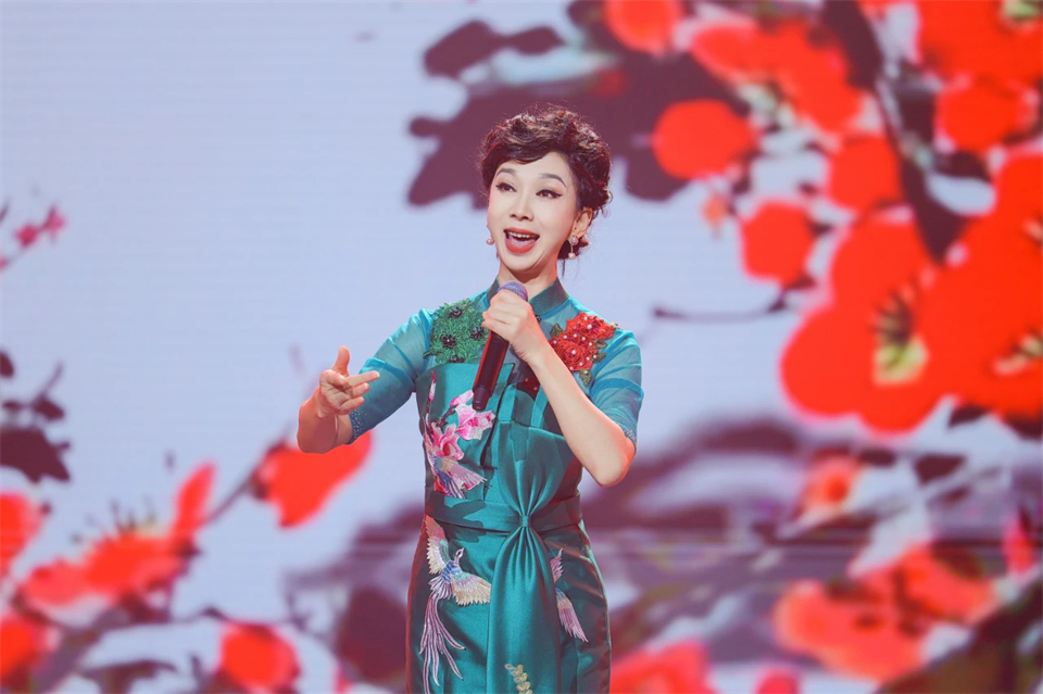 創(chuàng  )新引領(lǐng)價(jià)值 理想成就未來(lái)——慶祝山河智能成立25周年表彰大會(huì )暨文藝晚會(huì )隆重舉行
