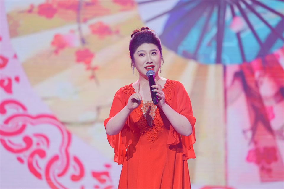 創(chuàng  )新引領(lǐng)價(jià)值 理想成就未來(lái)——慶祝山河智能成立25周年表彰大會(huì )暨文藝晚會(huì )隆重舉行