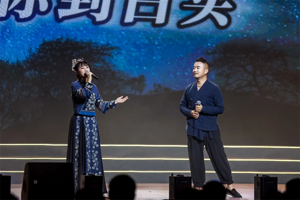 創(chuàng  )新引領(lǐng)價(jià)值 理想成就未來(lái)——慶祝山河智能成立25周年表彰大會(huì )暨文藝晚會(huì )隆重舉行