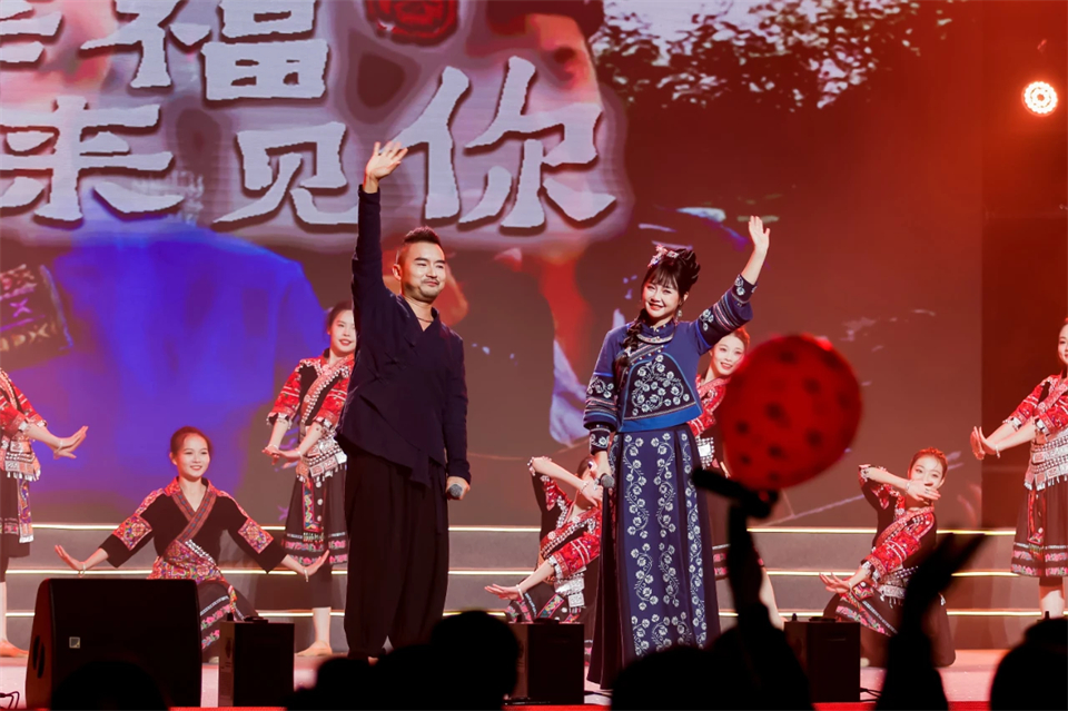 創(chuàng  )新引領(lǐng)價(jià)值 理想成就未來(lái)——慶祝山河智能成立25周年表彰大會(huì )暨文藝晚會(huì )隆重舉行
