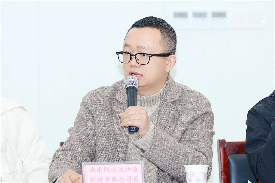 長(cháng)龍街道、山河智能召開(kāi)首屆年貨盛惠暨送春聯(lián)文化惠民活動(dòng)工作會(huì )議