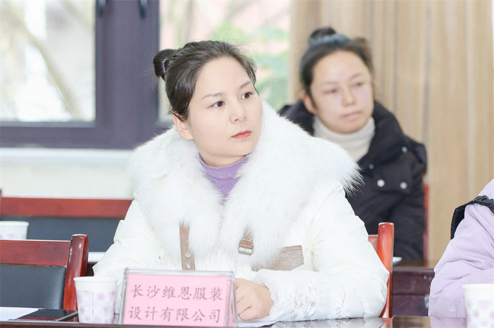 長(cháng)龍街道、山河智能召開(kāi)首屆年貨盛惠暨送春聯(lián)文化惠民活動(dòng)工作會(huì )議