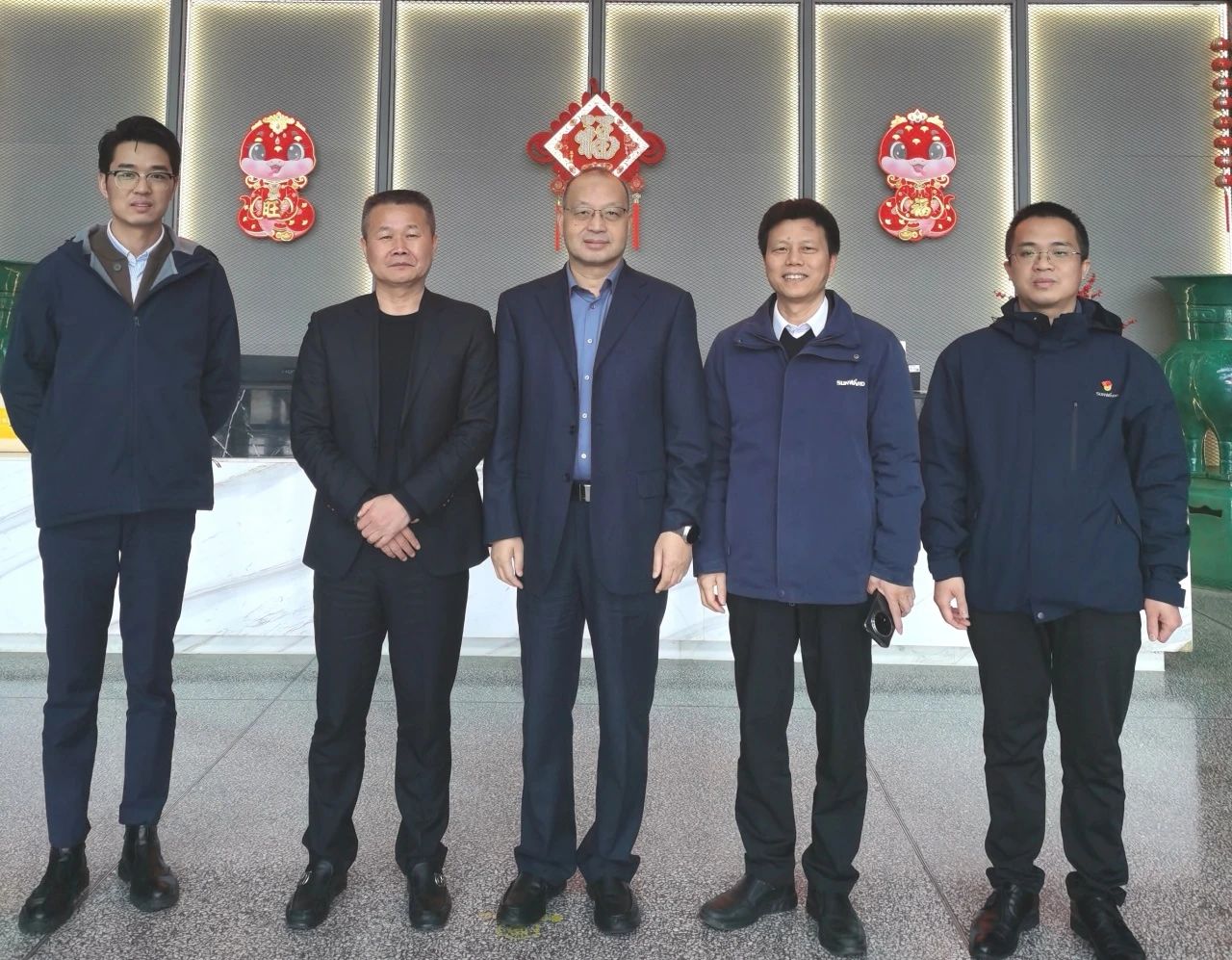 中國工程機械工業(yè)協(xié)會(huì )秘書(shū)長(cháng)吳培國到訪(fǎng)山河智能