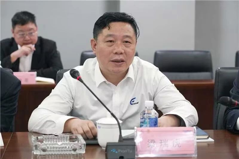 強強聯(lián)手！山河智能與湖南楚湘建工集團達成共建礦山生產(chǎn)建設創(chuàng  )新聯(lián)合體共識