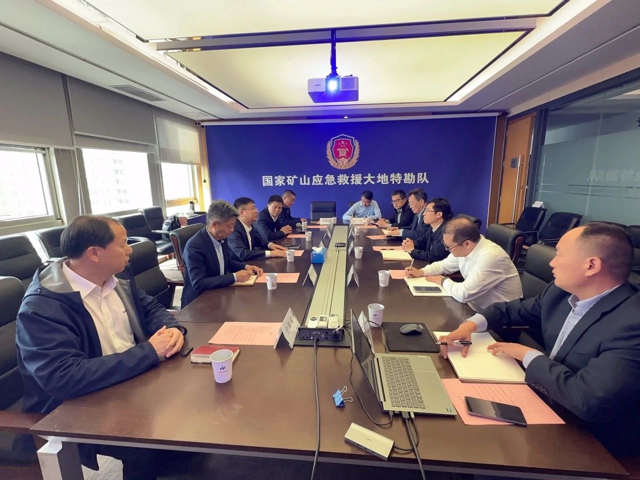 山河智能董事長(cháng)付向東帶隊拜訪(fǎng)中煤地質(zhì)總局、大地特勘公司